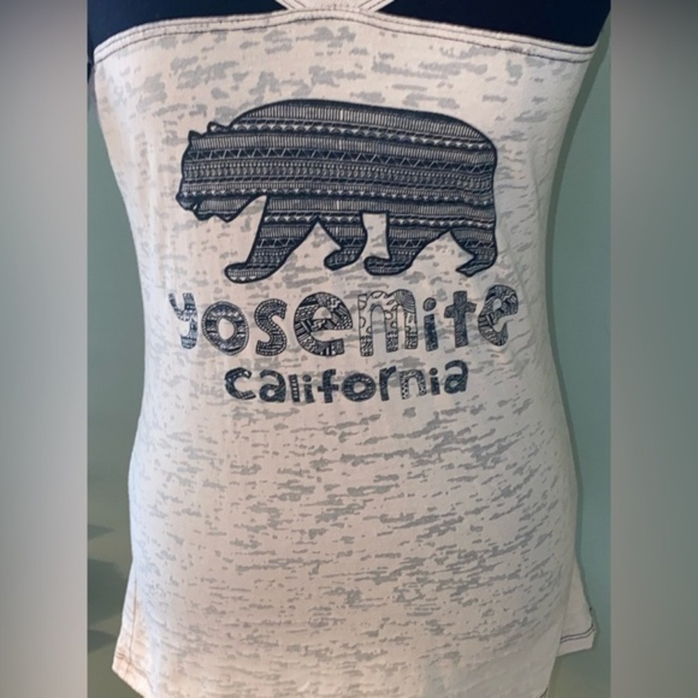 Blue 84 T-shirt Size Large Yosemite California Navy and White V-neck Fitted EUC